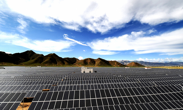 Station Solaire PV Linuo au Tibet 10MW