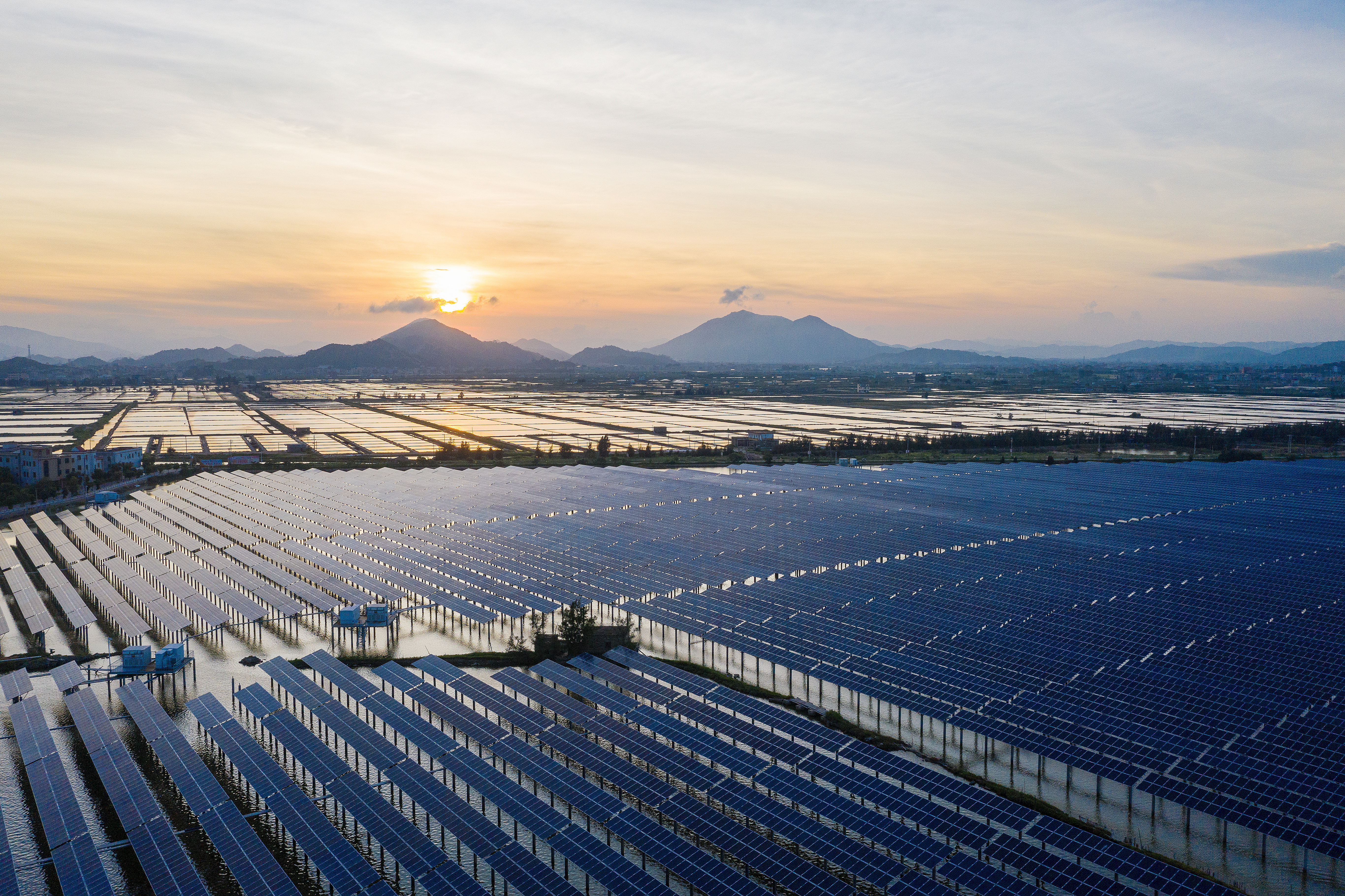 COMMENT FONCTIONNENT LES PANNEAUX SOLAIRES ?LA SCIENCE DU SOLAIRE EXPLIQUÉE.